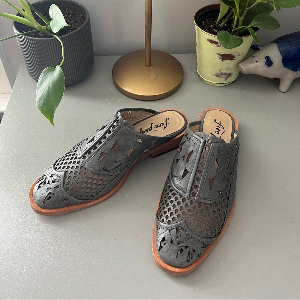☀️Free People leather Mules☀️